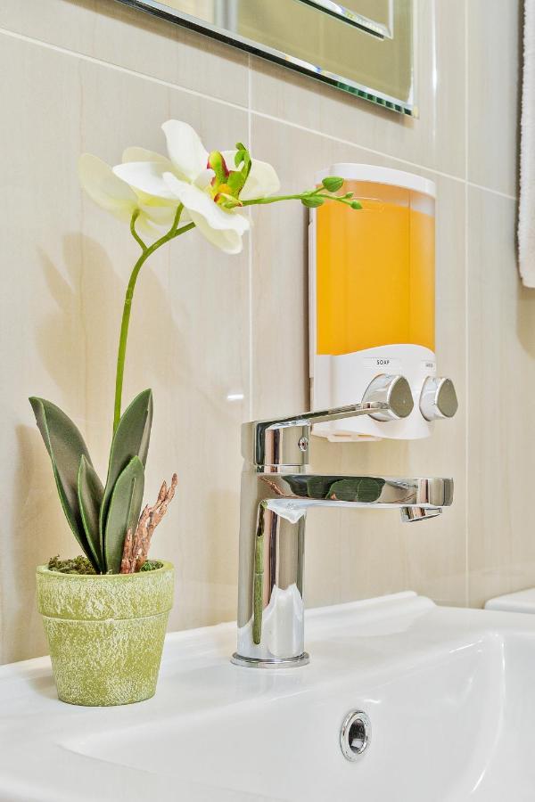 Book Today At Metro Serviced Apartments Bedford - Metro House ,Free Wifi ภายนอก รูปภาพ